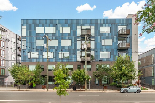 Building Photo - Studio Condo Downtown Durham Available: Now