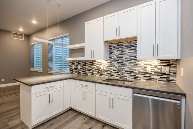 Photo - 745 N Washington Ave Unit Washington101