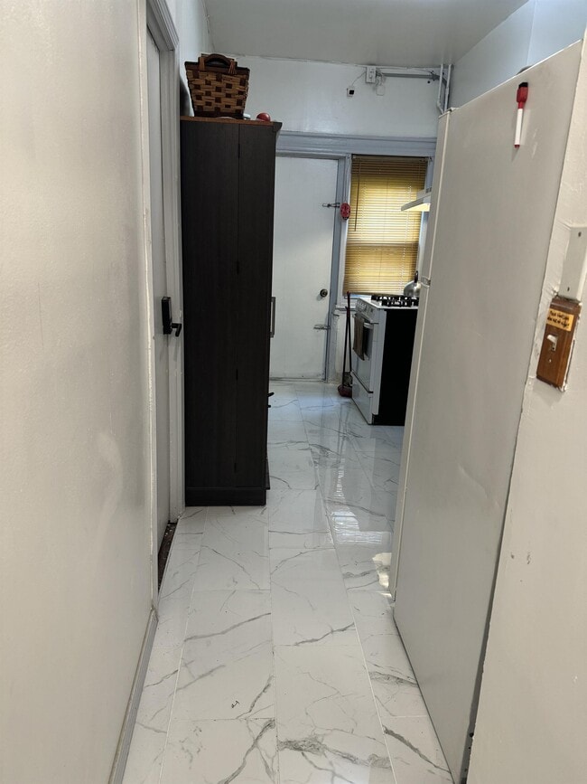 Photo - 535 E 29th St