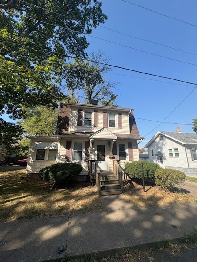Building Photo - Single-Family 3 bedroom Home