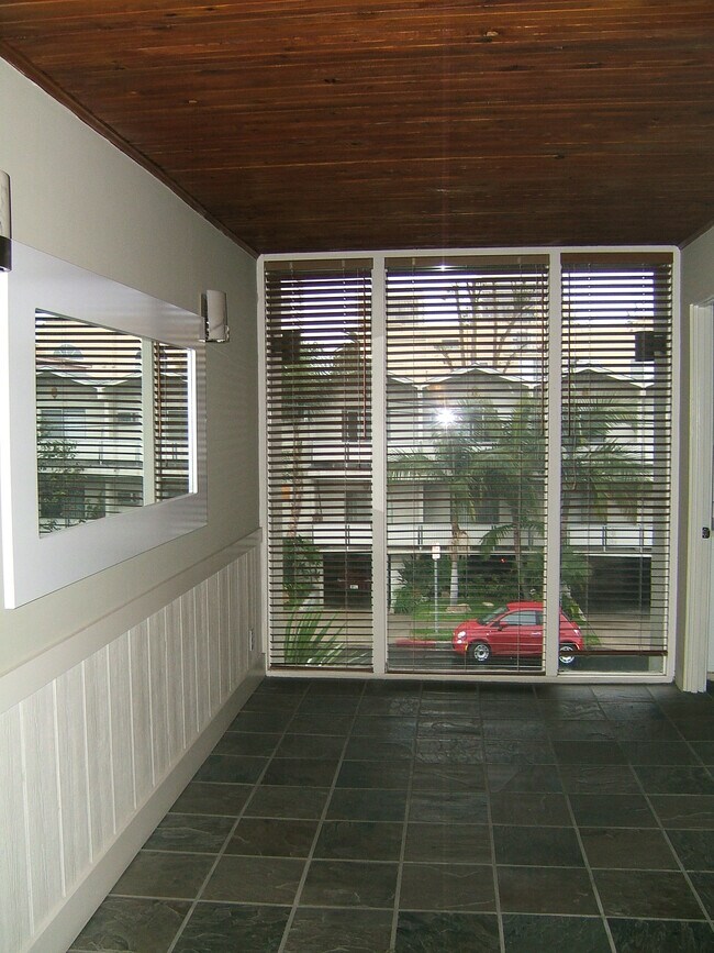 Building Photo - 1701 Purdue Ave Rental