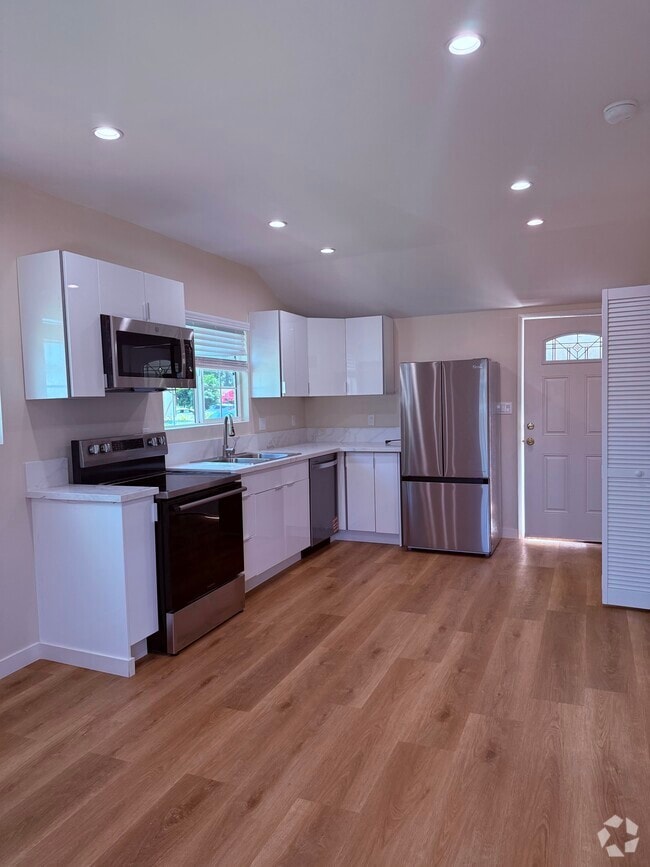 Building Photo - 18135 Schoenborn St Rental