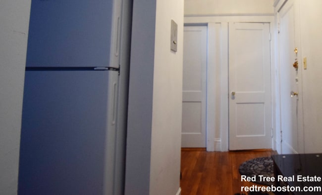 Photo - 10 Scottfield Rd Unit 3
