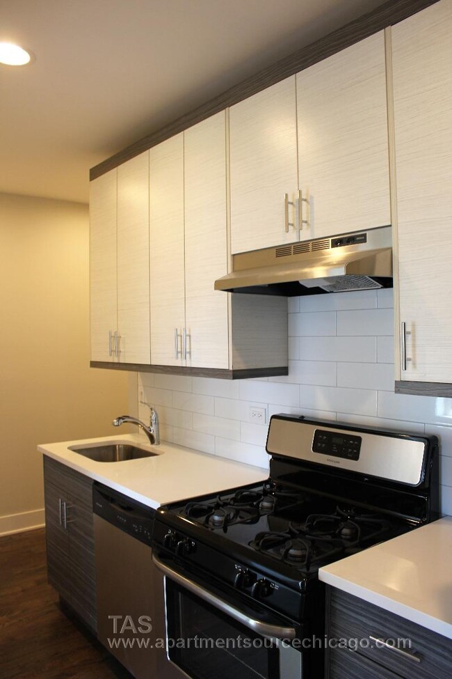 Photo - 3919 N Janssen Ave Apartments Unit 1E