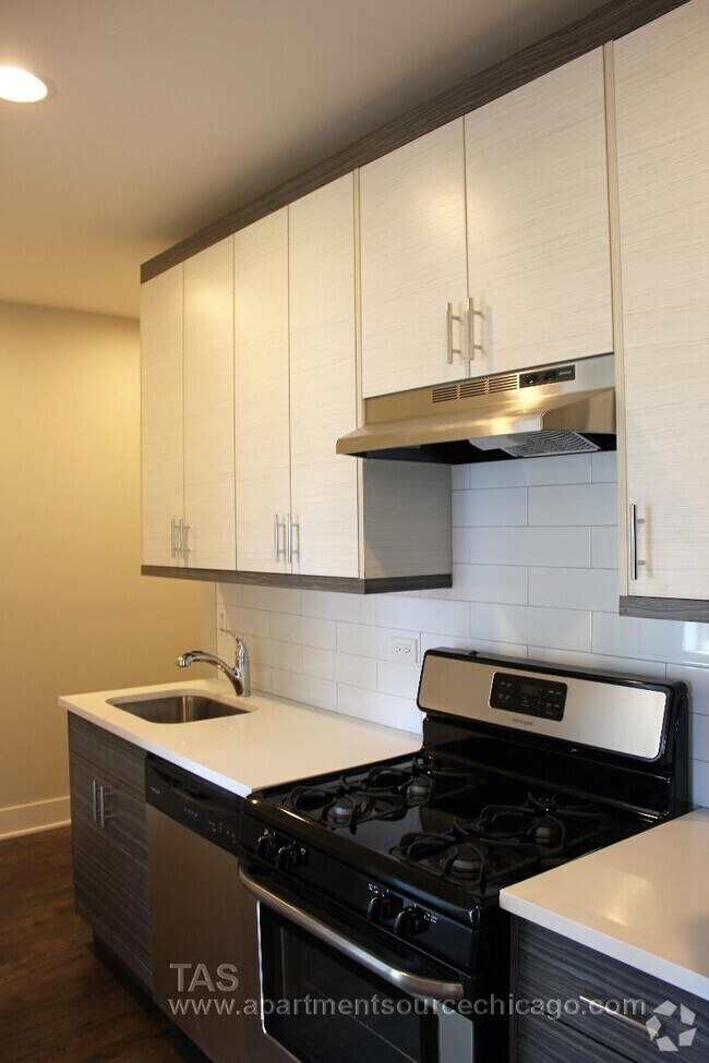 Building Photo - 3919 N Janssen Ave Unit 1E Rental