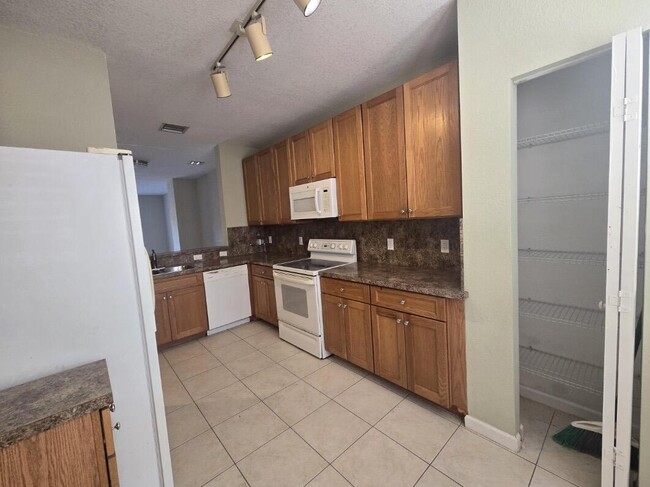 Photo - 1710 NE 6th St