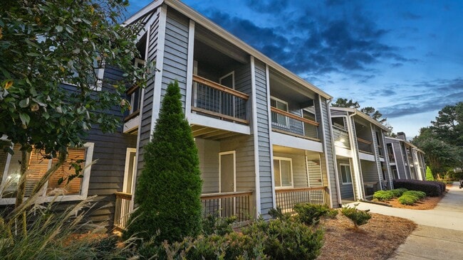 Crestmont Apartment Homes