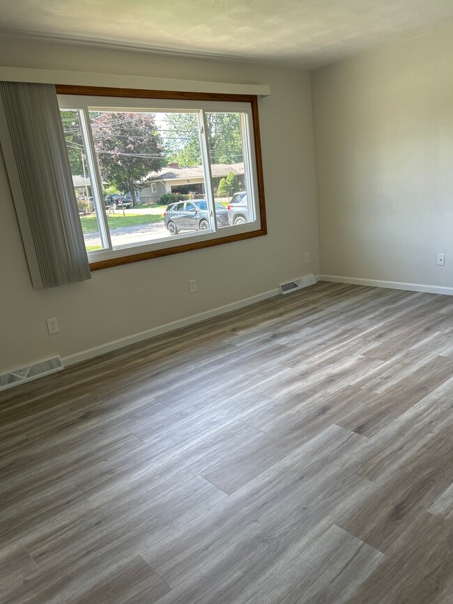 Living room - 1103 Beechwood Dr Unit Rental