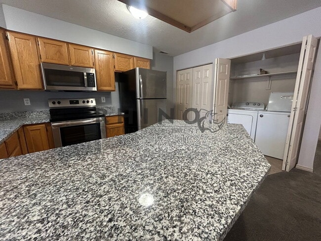 Building Photo - 370 W 4900 S Unit 8