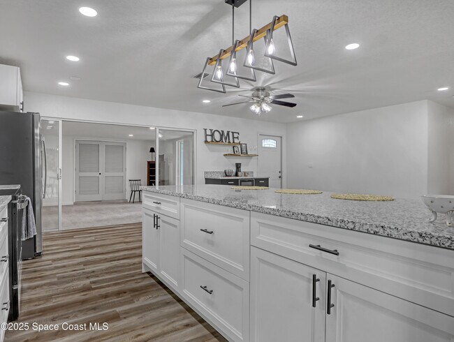 Photo - 872 Sadnet Cir NE