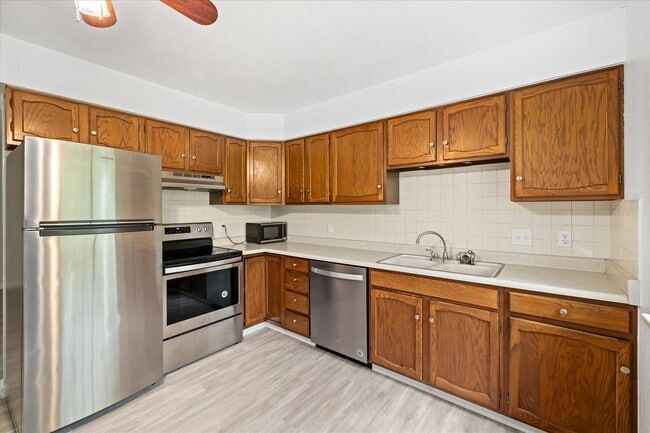 Photo - MOVE IN SPECIAL!!! Bright & Updated 2 Bed ...
