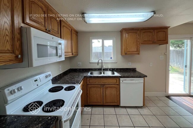 Photo - 3912 Moonbeam Dr