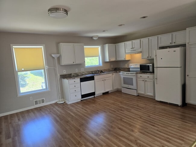 Photo - 96 E Montcalm St