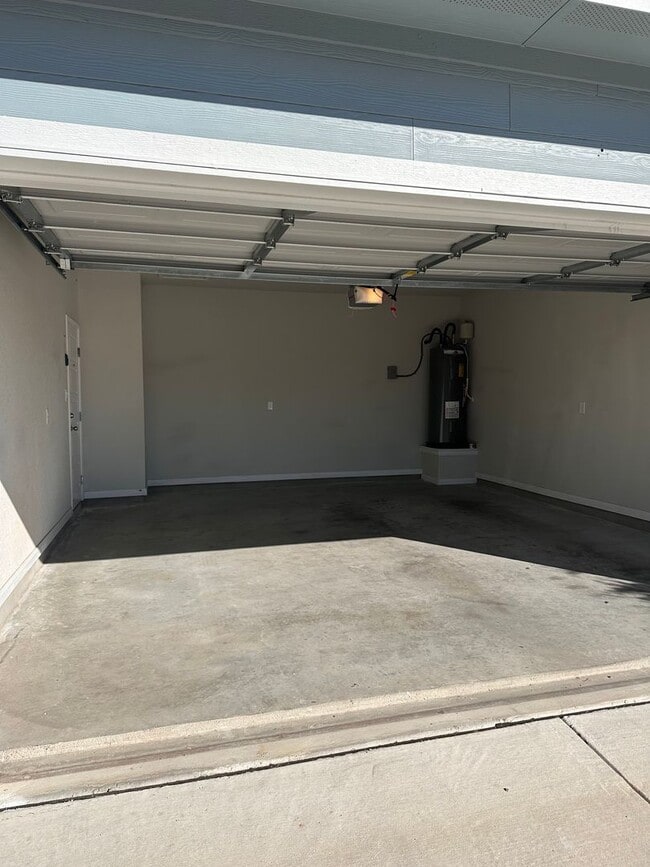 Photo - 604-606 Grayson Ln