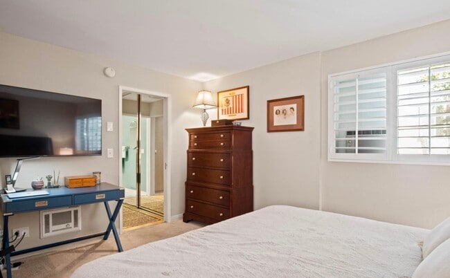 Photo - 11645 Montana Ave Unit One Bedroom Condo in Brentwood