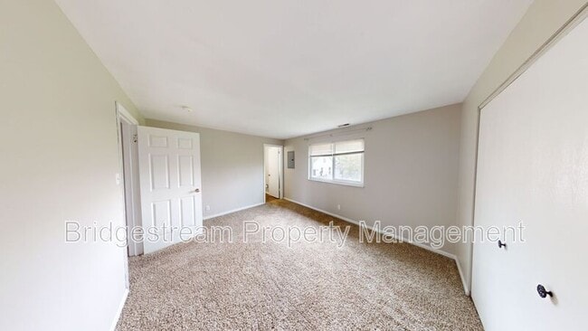 92 W Franklin St