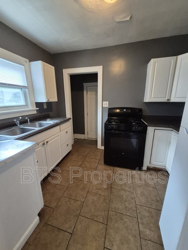 Building Photo - 3616 NE Monroe St Rental