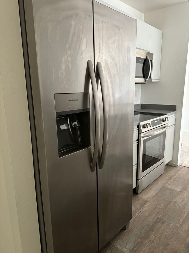 Photo - 3173 Wayside Plaza