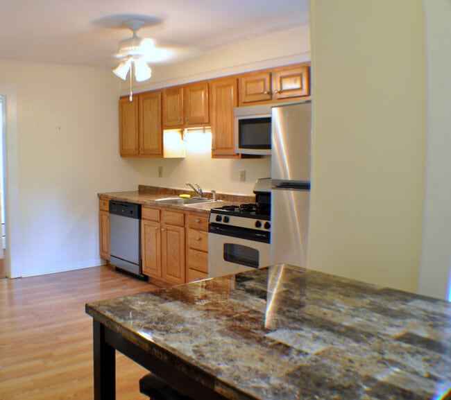 Photo - 1920 E Genesee St