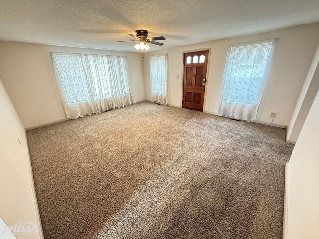 Photo - 2 Bed / 1 Bath Single-Level Home with Fenced Yard