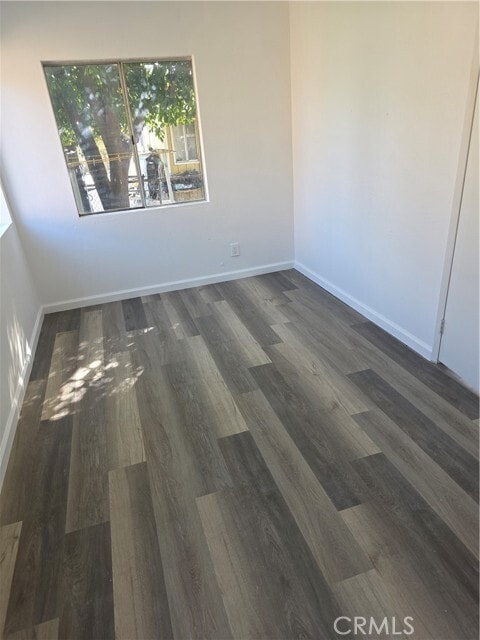 Photo - 1387 W 6th St