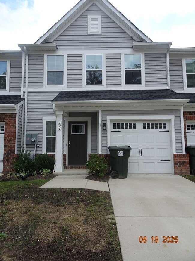Building Photo - 3 Bedrooms, 2.5 Bathrooms Townhouse Rental