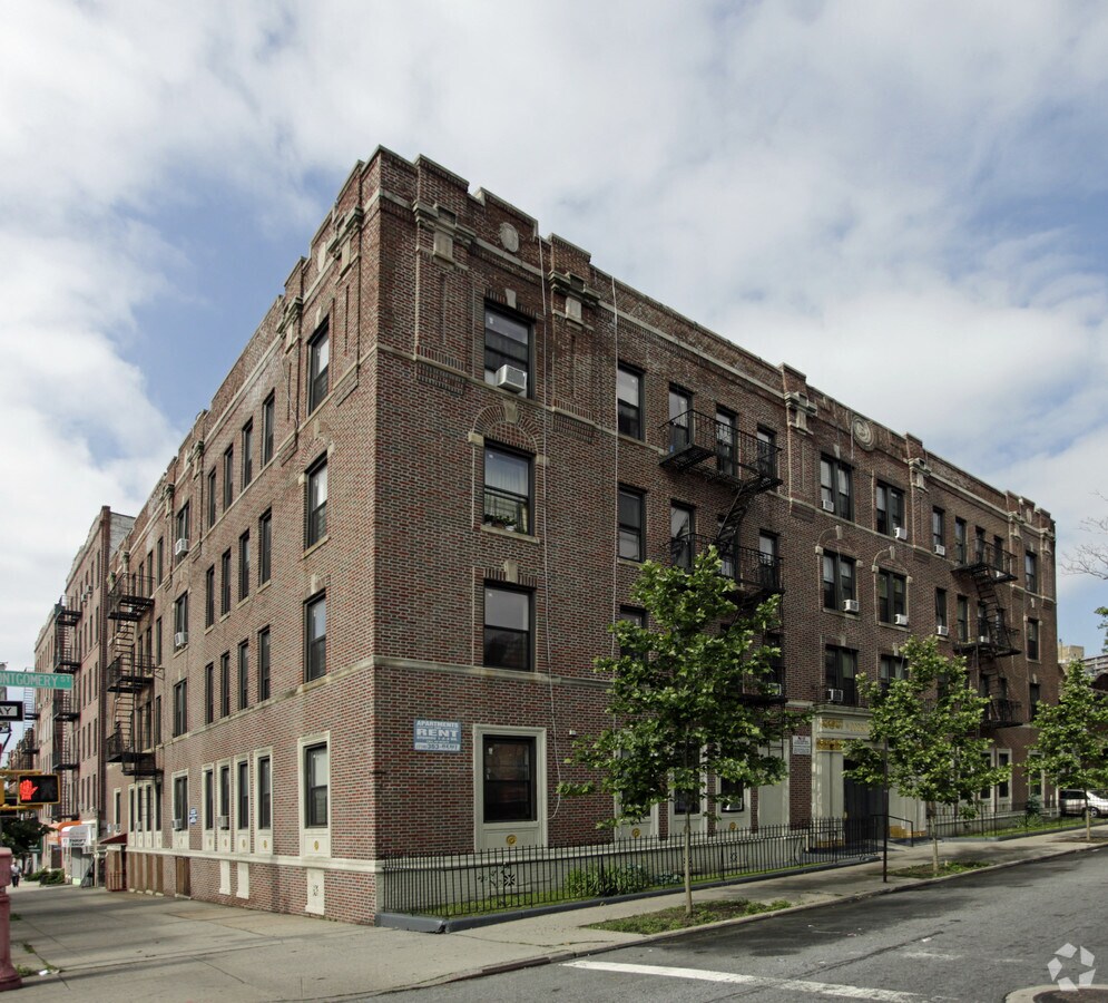 Photo - Woodrow Wilson Court