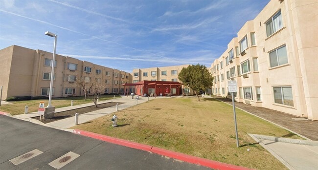 Photo - 500 R St