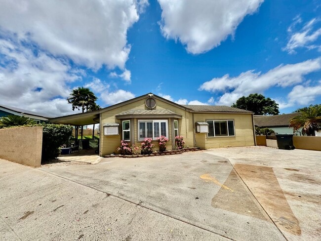 Building Photo - Available now | A 4 Bedroom, 2 Bathroom Si... Rental