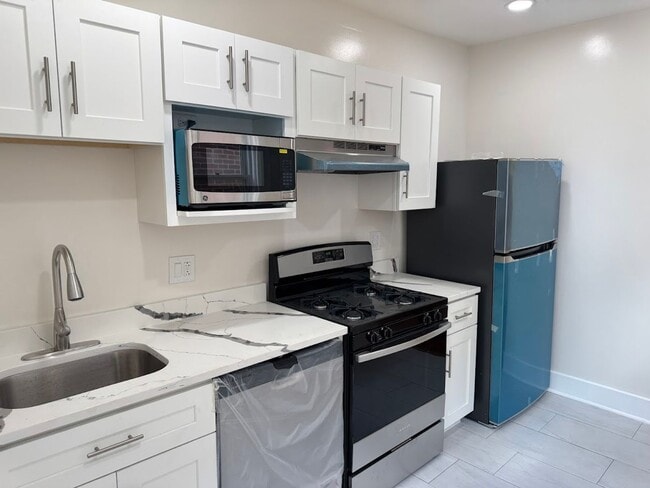 Photo - Great 1st Floor Duplex in Squirrel Hill! Available NOW!