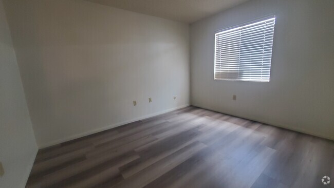 Building Photo - 309 W Barioni Blvd Rental