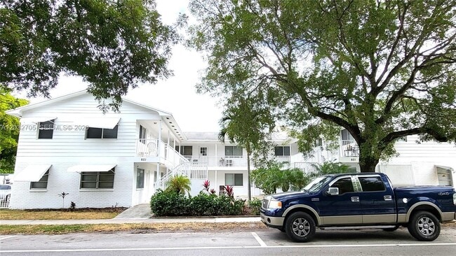 Building Photo - 601 S 19th Ave Unit 10