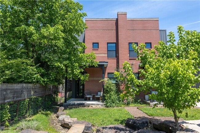 Building Photo - 808 S Locust Ave Rental