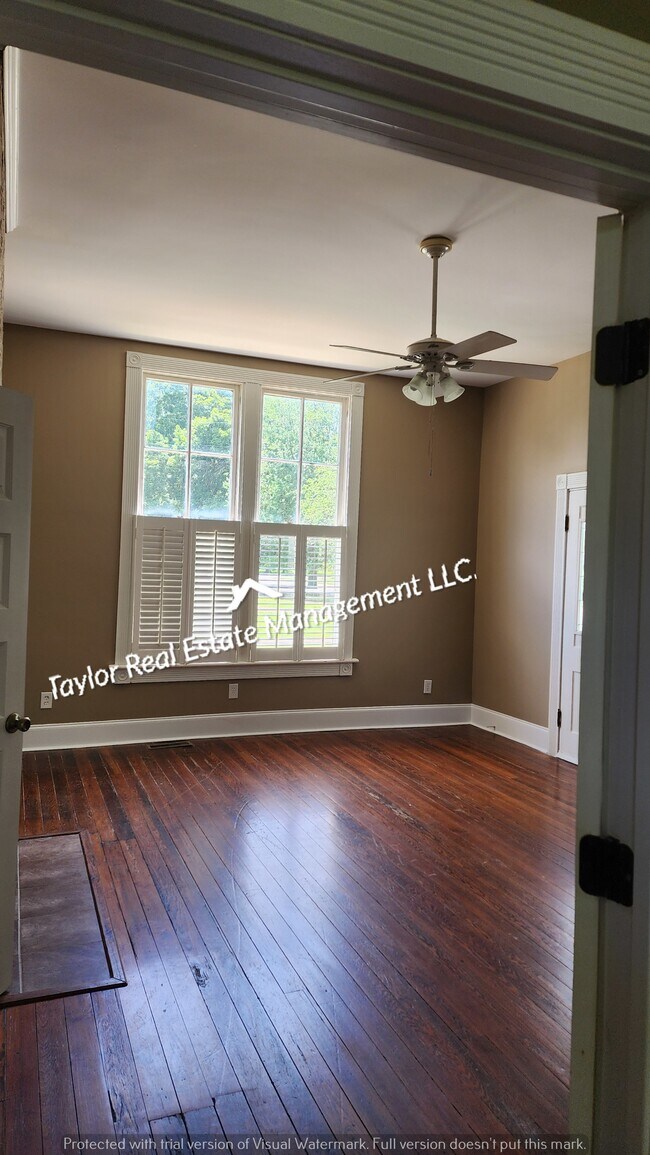 Photo - 1100 N Montgomery Ave