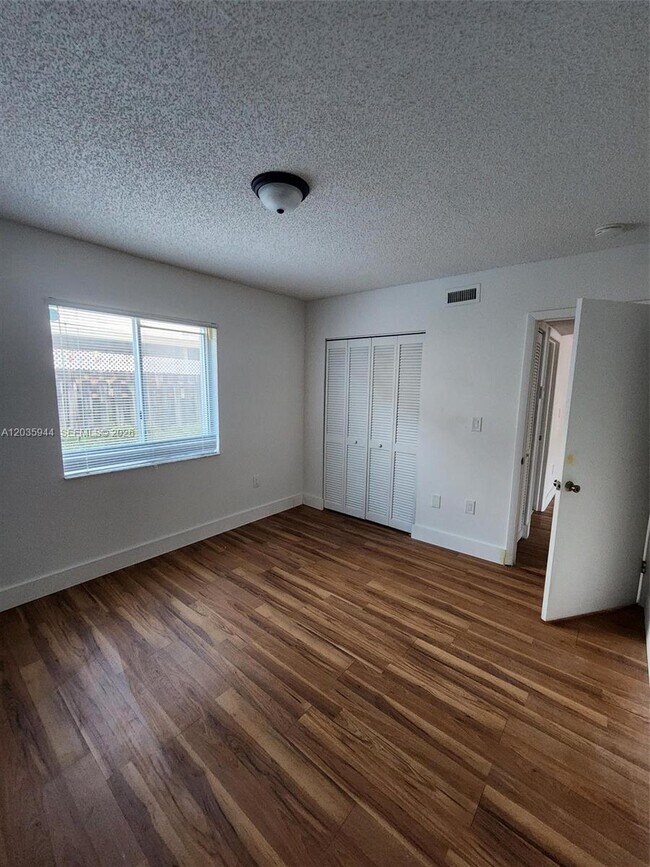 Photo - 10019 W Okeechobee Rd