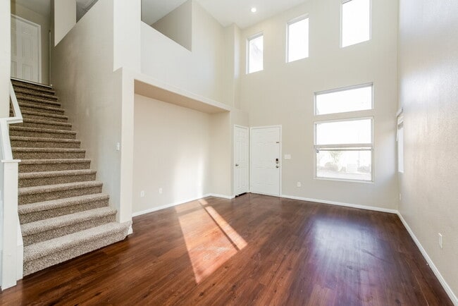 Photo - 8104 Finch Feather St