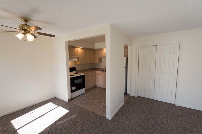 Photo - Imperial Court Apartments