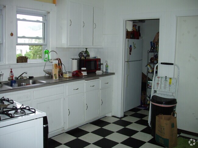 Building Photo - 879 Broadway Unit 2 Rental