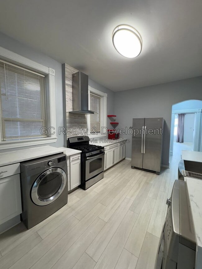 Photo - 2307 S Leavitt St Unit 1