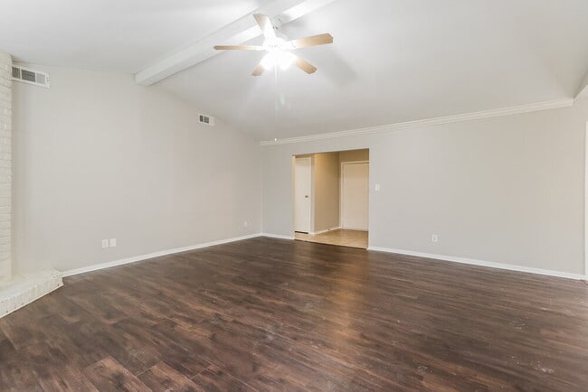 Photo - 2703 Wood River Rd