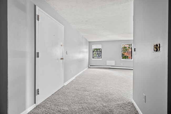 Building Photo - 30 Long St Rental