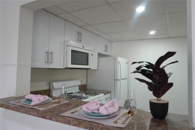Building Photo - 17901 NW 68th Ave Unit S204