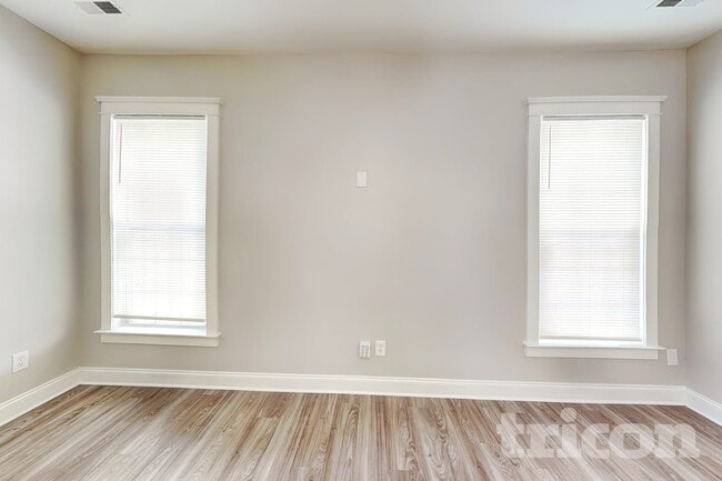 Photo - 6723 Dunton St