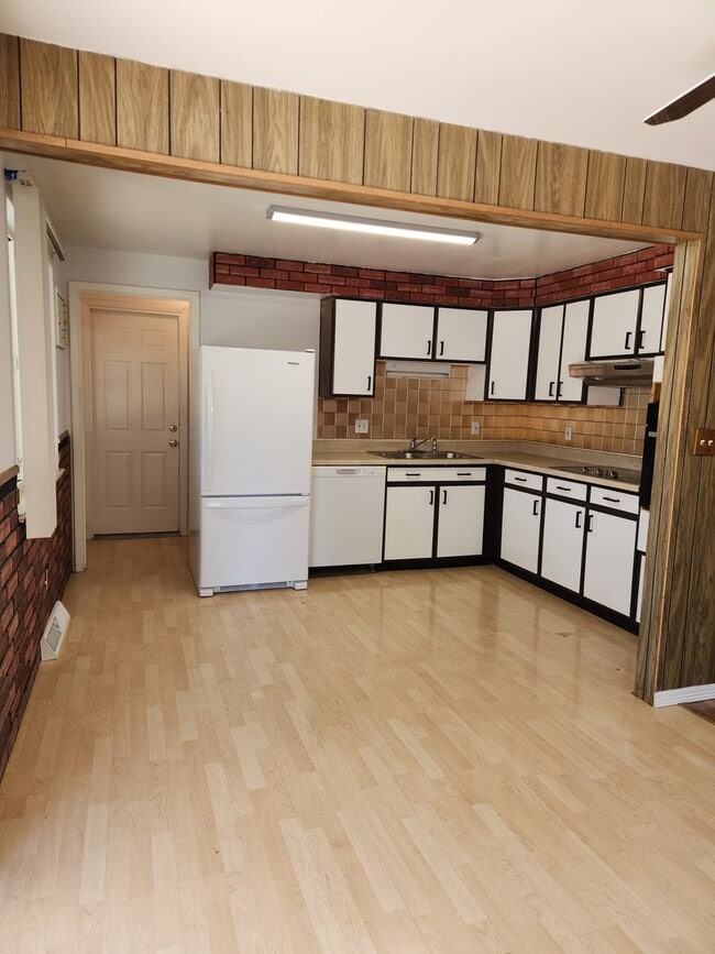 Photo - Amazing Price for this area!!! Nice Ranch ...