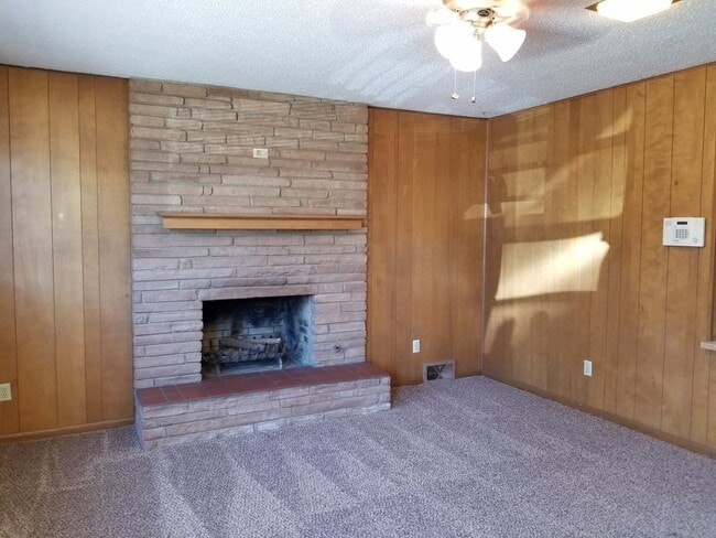 Photo - LARGE 1 BEDROOM WITH CARPORT BRICK HOME