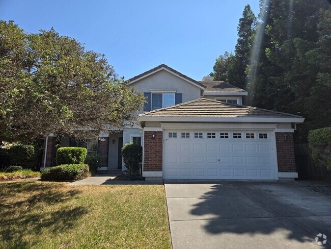 Building Photo - Spacious 4 bed, 3 bath, 2-story House at E...