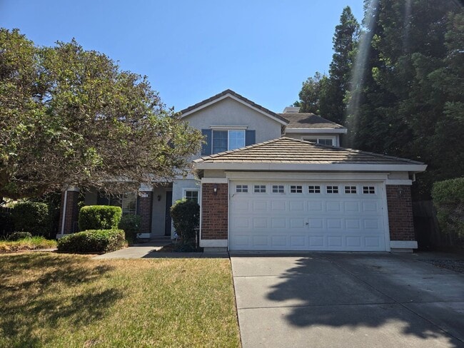 Spacious 4 bed, 3 bath, 2-story House at E... - Spacious 4 bed, 3 bath, 2-story House at E...