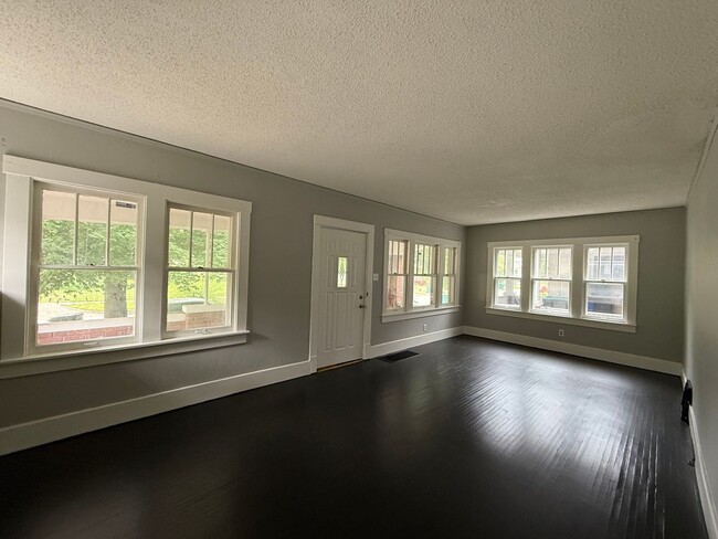 Photo - 1454 E Main St