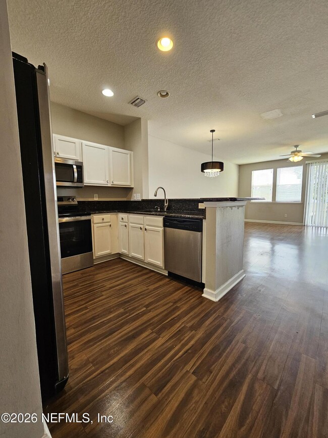 Building Photo - 2334 Sunset Bluff Dr