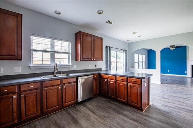 Photo - 7702 Parkside Dr